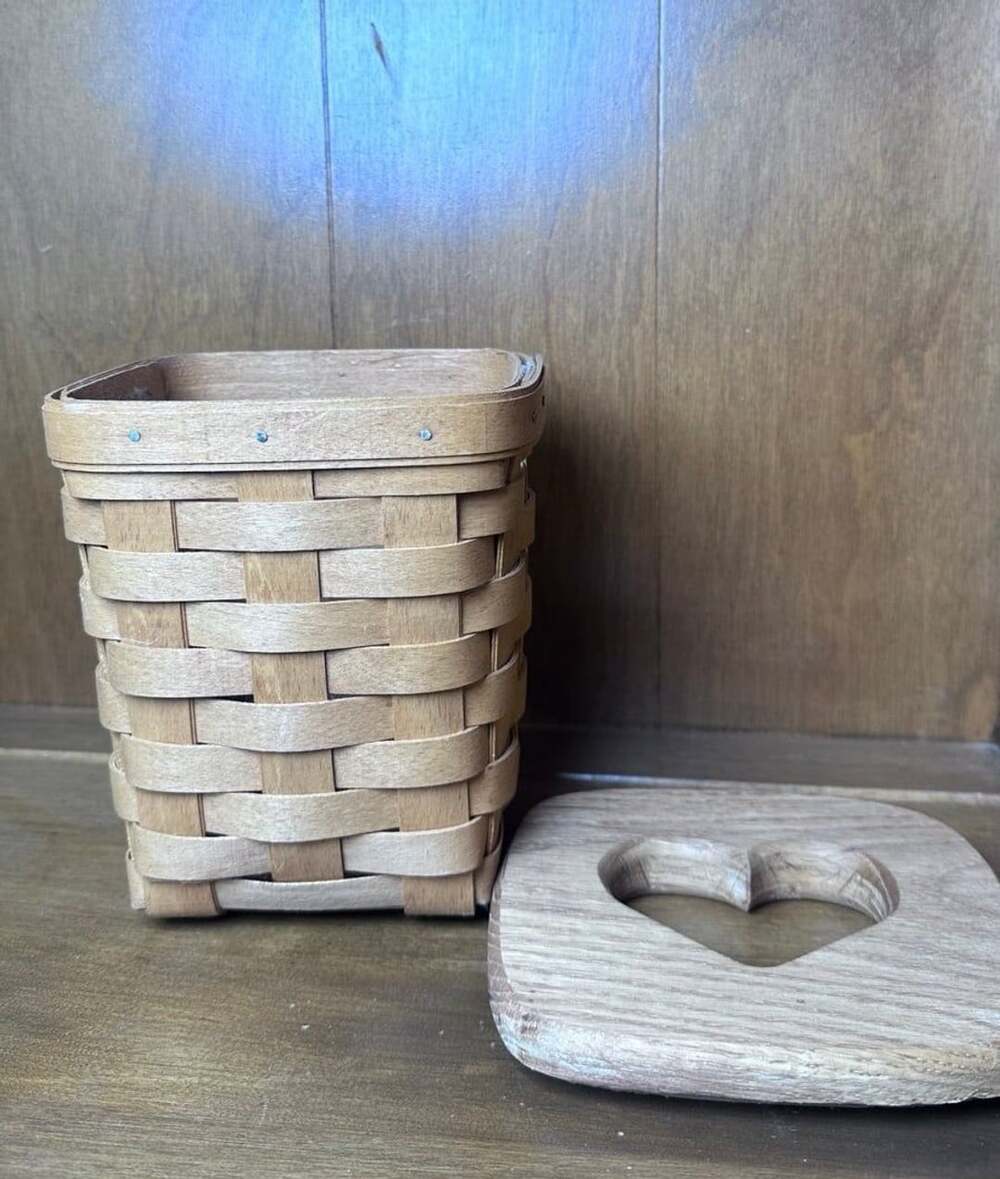1992 Vtg Longaberger Tall Tissue Box Basket Wooden Lid Heart Cut-Out With